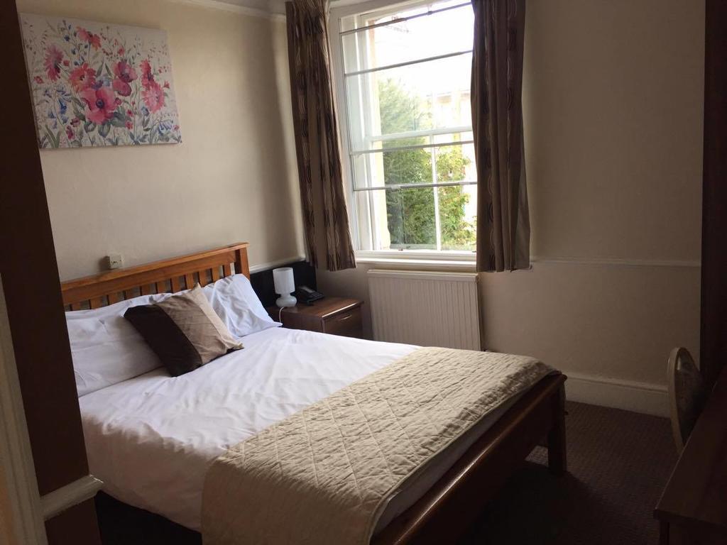 The Pines Guest Accommodation Chippenham  Exterior photo